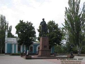 Николаев. Фото. Памятник Вице-адмиралу Макарову С. О.