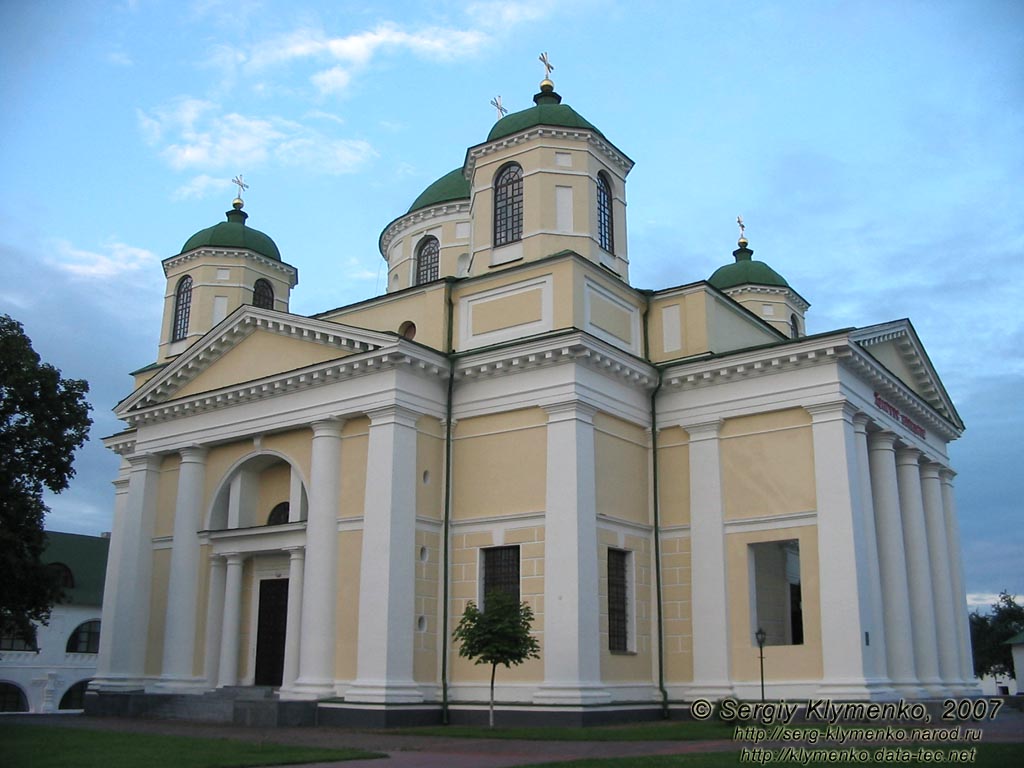 Новгород-Северский. Фото. Спасо-Преображенский собор, памятник архитектуры 1796 года.