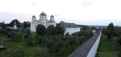 Новгород-Северский. Фото. Спасо-Преображенский монастырь. Панорама монастыря с Восточной башни.