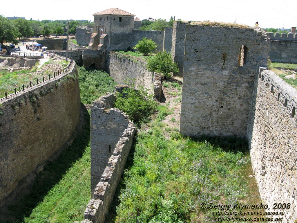 Белгород-Днестровская крепость, "Главные" ("Килийские") ворота. Вид с крепостных стен.