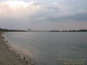 Одесская область. Измаил. Фото. Река Дунай (античное название - Истр). Возле кромки воды.