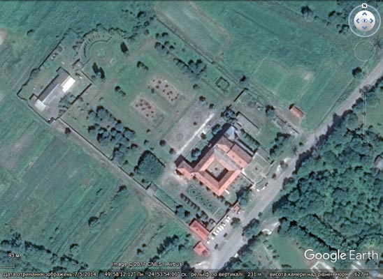 Львовская область. Олеско. Спутниковый снимок Монастыря капуцинов (с Google Earth). Image © 2017 CNES / Airbus.