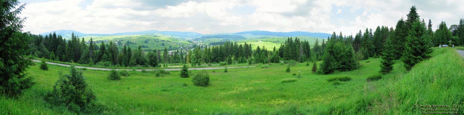 Карпаты. Фото. Подъём на Средне-Верецкий перевал. Внизу - село Климец (Львовская область). Панорама ~150°.