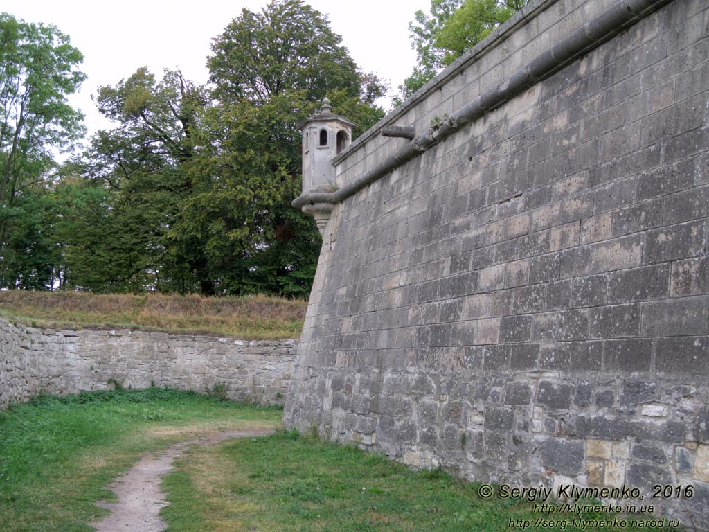 Львовская область. Подгорцы. Фото. Подгорецкий замок. Юго-западный бастион, вид со стороны въездных ворот.
