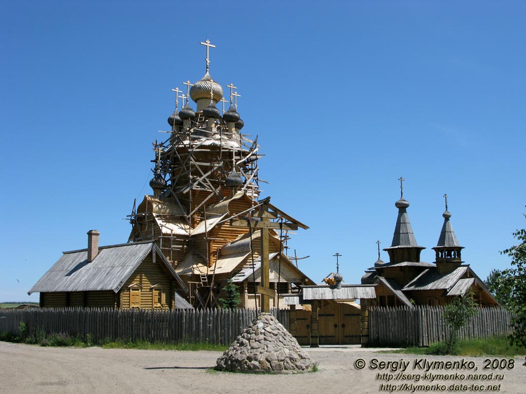 Донецкая область. Святогорский монастырь, деревянный скит с церковью в честь Всех святых.