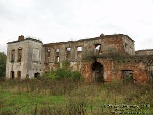 Хмельницкая область, Изяслав. Фото. Руины дворца князей Сангушко, вид от Детинца.