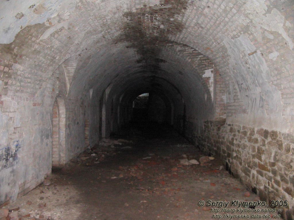 Тараканов. Дубенский форт; коридор в подземельях казармы.