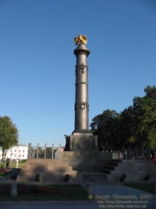 Полтава. Фото. Монумент Славы в честь победы русского войска в Полтавской битве.