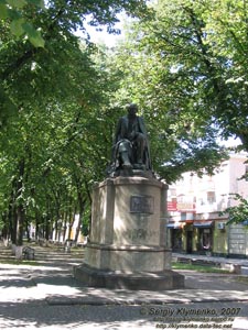 Полтава. Фото. Памятник Н. В. Гоголю (на пересечении улиц Ленина и Гоголя).
