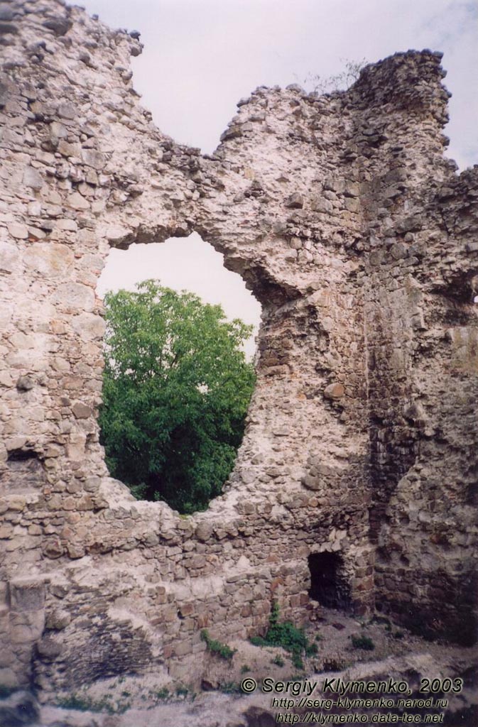 Закарпатская область, село Среднее. Фото. Руины замка тамплиеров изнутри.