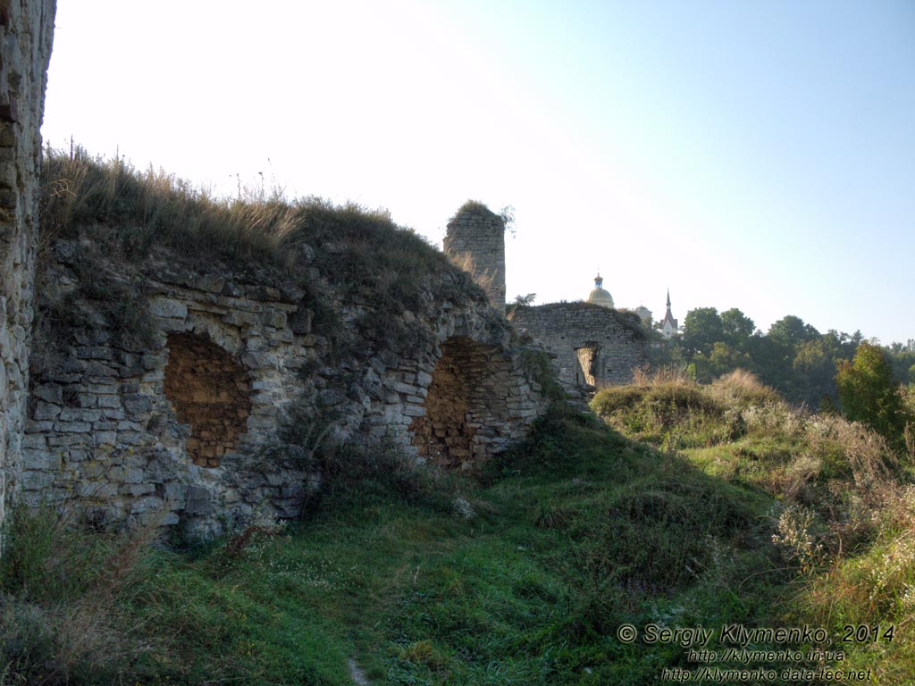 Тернопольская область, Скала-Подольская. Фото. Руины восточной башни замка. Вид изнутри.