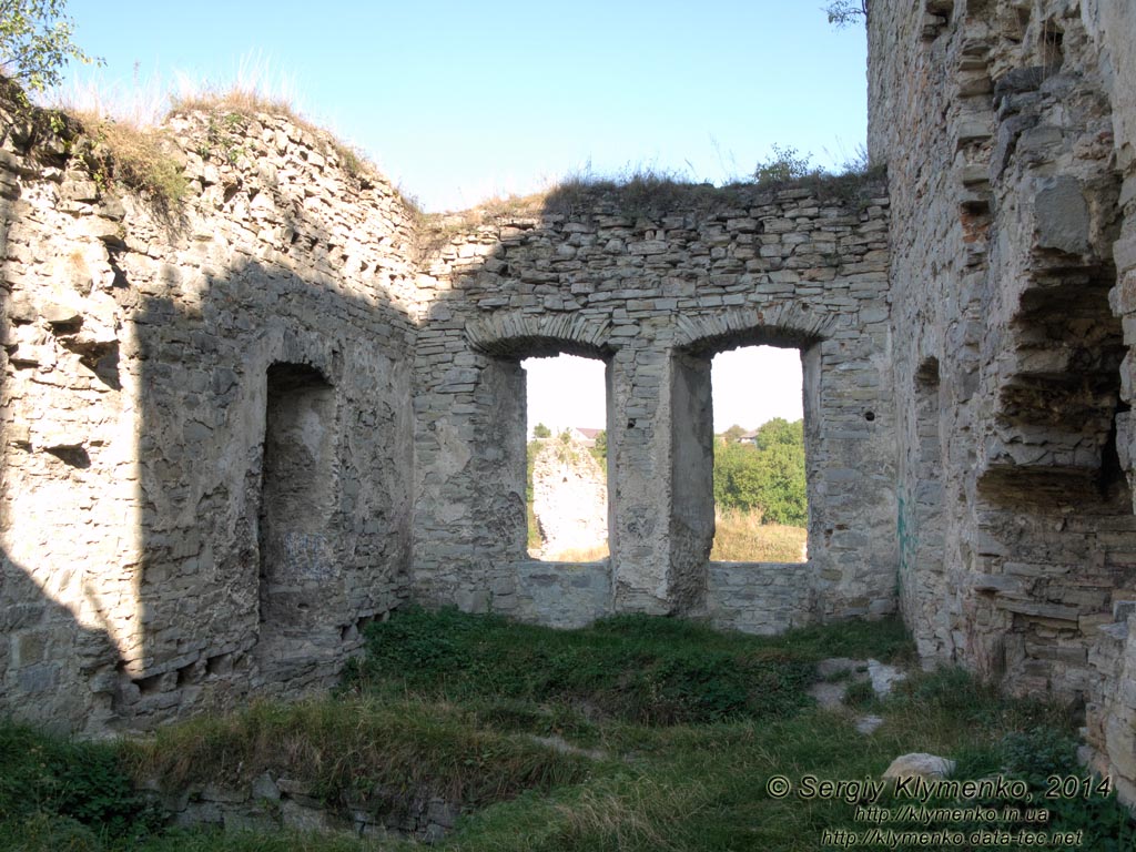 Тернопольская область, Скала-Подольская. Фото. Руины замкового дворца (первая половина XVIII века). Вид изнутри.