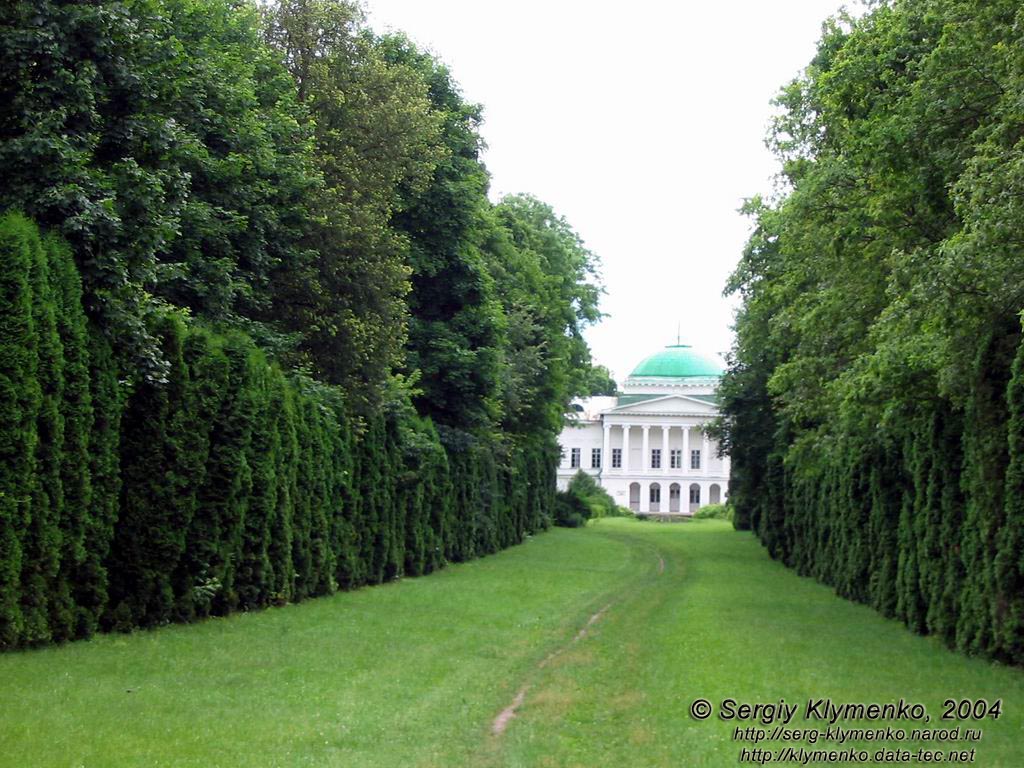 Палацово-парковий ансамбль у Сокиринцях було створено 1823-25 рр. при садибі П.Ґалаґана.