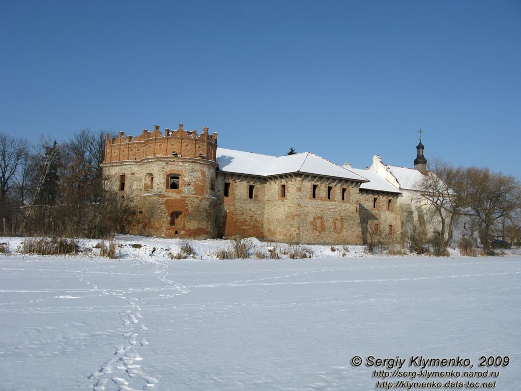 Подолье. Староконстантинов. Фото. Замок князей Острожских, 1561-1571 годы. Вид со льда речки Случ.