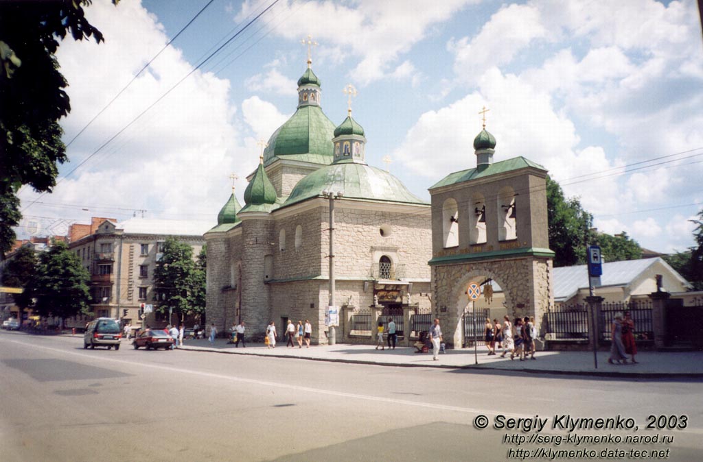 Тернопіль. Церква Різдва Хрестового (пам`ятка архітектури, 1602-1608 рр.) на вулиці Руській.