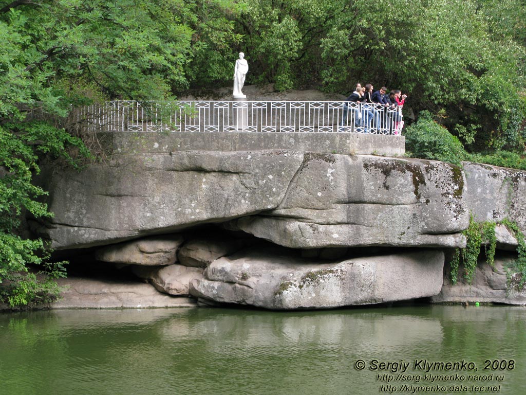 Умань, парк «Софиевка». Нижний пруд. Левкадская скала, Бельведер со статуей Орфея.