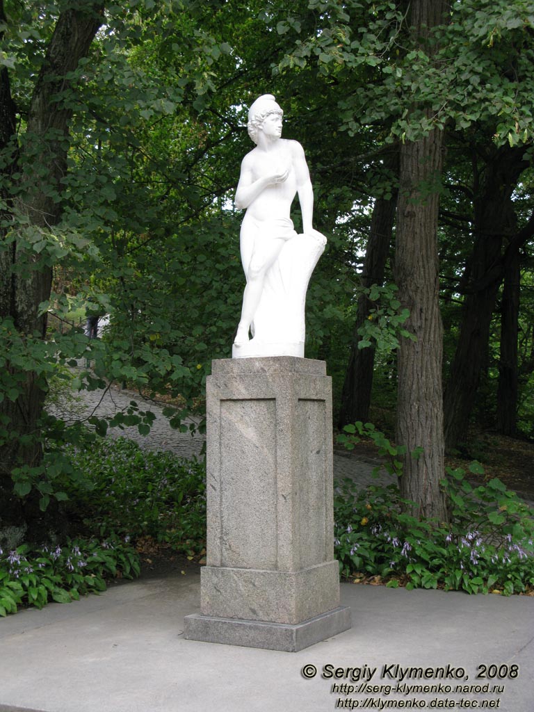 Умань, парк «Софиевка». Статуя «Парис».