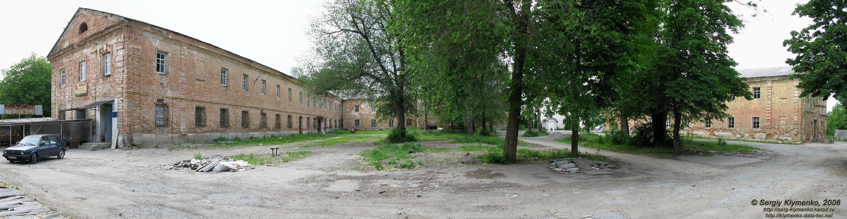 Умань. Фото. Бывший Базилианский (Василианский) монастырь, вид со двора.