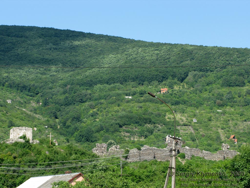 Закарпатская область. Виноградов. Фото. Руины замка (Угочанской крепости) на Чёрной горе.