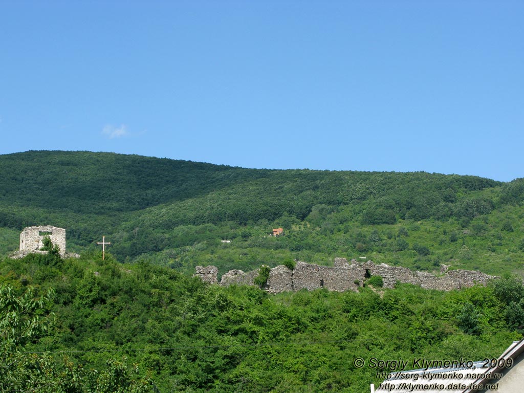 Закарпатская область. Виноградов. Фото. Руины замка (Угочанской крепости) на Чёрной горе.