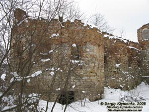 Львовская область. Старое Село. Фото. Замок в Старом Селе. Руины северной башни замка. Вид снаружи.