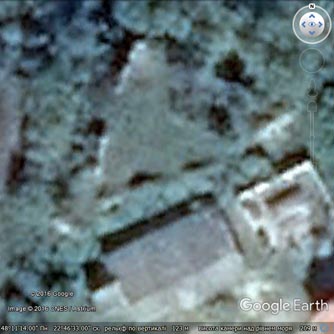 Закарпатская область. Квасово. Спутниковый снимок Квасовского замка (с Google Earth). Image © 2016 CNES / Astrium.
