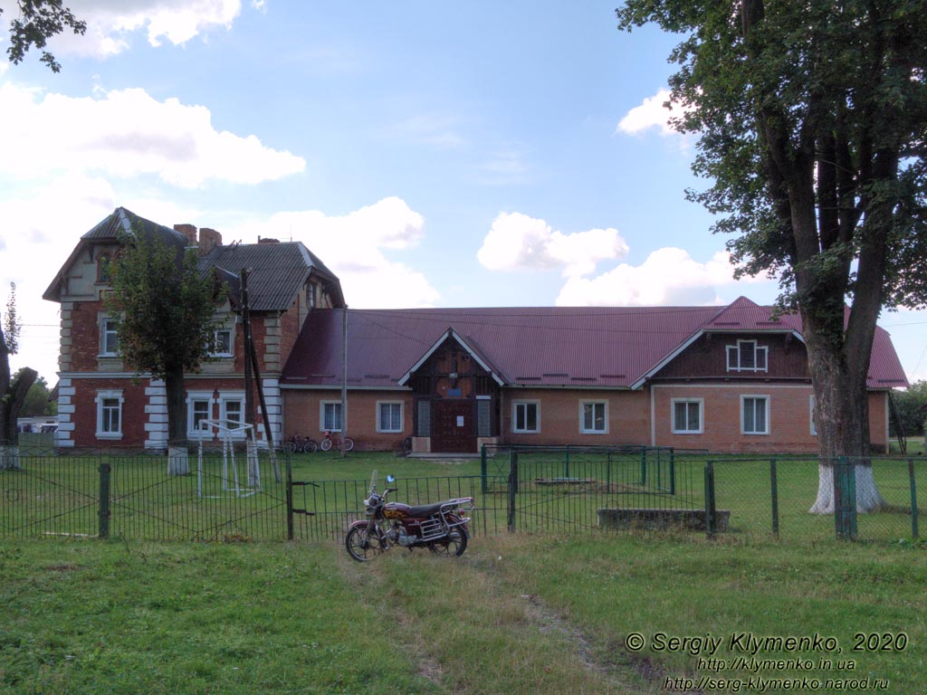 Хмельницкая область, посёлок Антонины. Фото. Бывший дом ветеринара конного завода (1900 год).