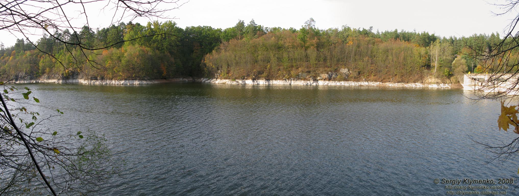 Житомирщина. Фото. Вид на водохранилище и дамбу на речке Тетерев (панорама ~180°).