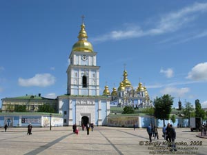 Фото Киева. Михайловский Златоверхий монастырь (вид со стороны Софиевской площади).
