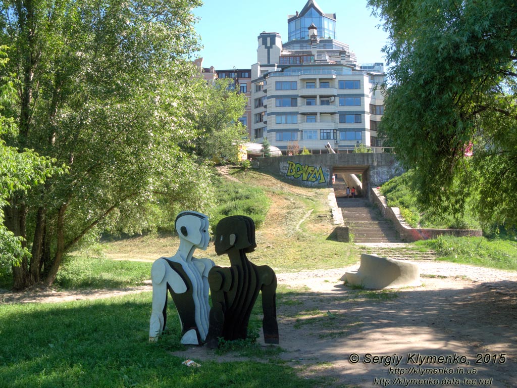 Фото Киева. Александр Лидаговский, скульптура «Река-Любовь» немного ниже Пейзажной аллеи.