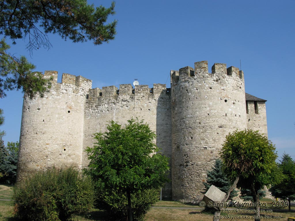 Молдавия. Фото. Сорокская крепость, вид извне с юга.