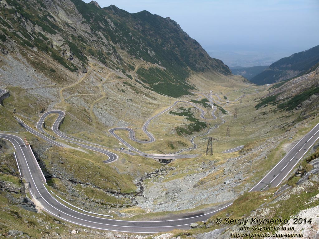 Румыния (Romania), Трансфэгэрашское шоссе (Transfagarasan). Фото. Северные склоны горного массива Фэгэраш (Muntii Fagarasului). Высота над уровнем моря ~1900 м (45°36'30"N, 24°37'02"E).