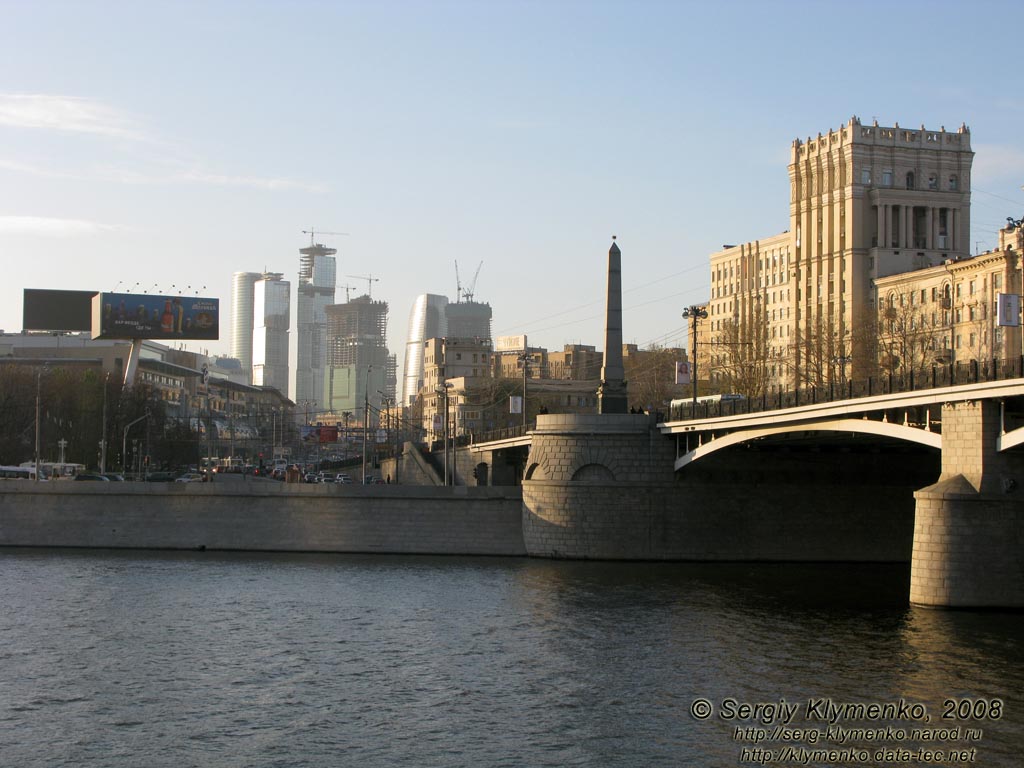 Россия, Москва. Фото. Бородинский мост. Вид с Ростовской набережной.