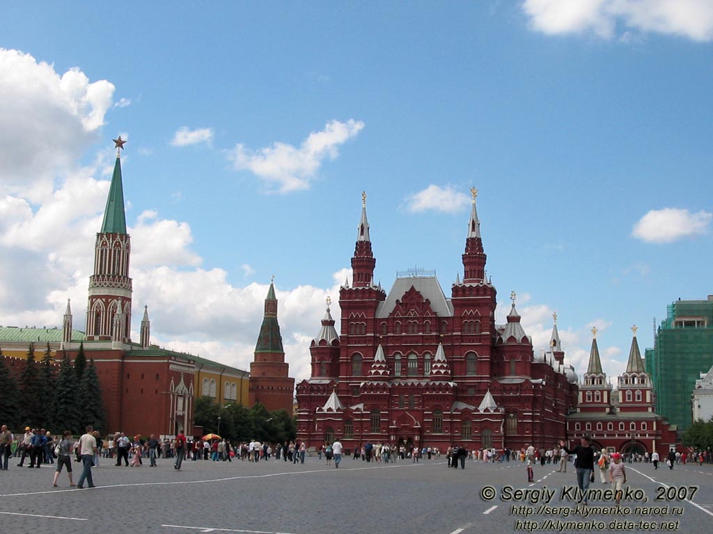 Фото Москвы. Вокруг Московского Кремля. Вид на Исторический музей и Кремль с Красной площади.