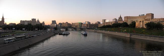 Фото Москвы. Вид с Краснолужского моста (вверх по течению Москвы-реки).