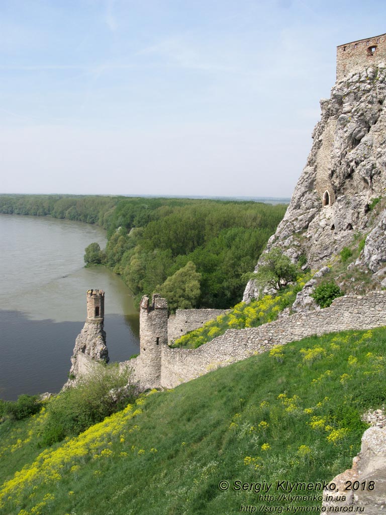 Словакия (Slovensko). Фото. Девинский град (Devinsky hrad). Вид на Дунай.