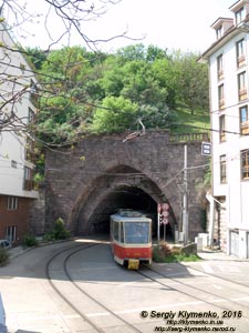 Фото Братиславы (Словакия). Улица Скальная (Skalna ulica) и трамвайный тоннель (Elektrickovy tunel).