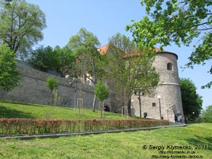 Фото Братиславы (Словакия). Братиславский град (Bratislavsky hrad). Восточные фортификации.