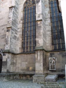 Фото Братиславы (Словакия). Собор Святого Мартина (Katedrala sv. Martina). Фрагмент северной стены.