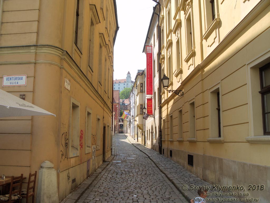 Фото Братиславы (Словакия). Старый город (Stare Mesto). Улица Prepostska, вид от улицы Venturska.