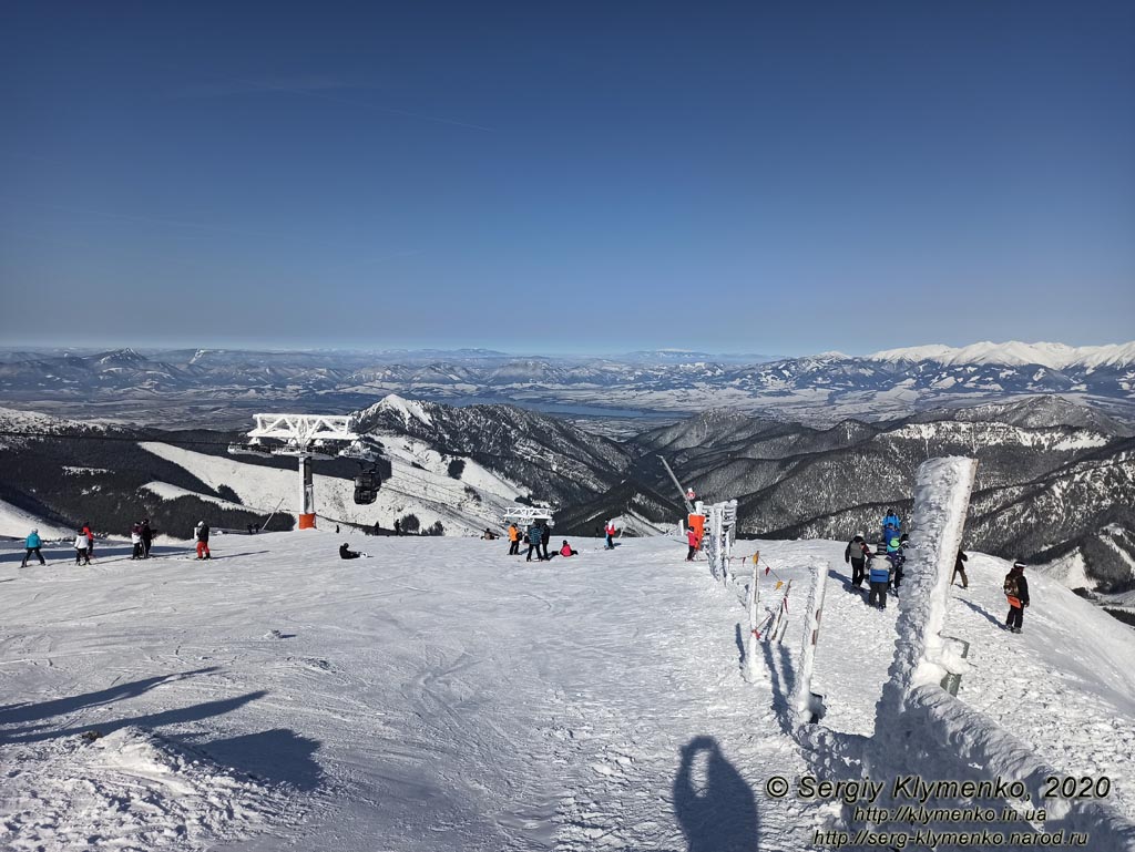 Словакия, горнолыжный курорт Ясна. Фото. На горе Хопок (Chopok), 2004 метра над уровнем моря. Северный склон, начало лыжной трассы 1c.