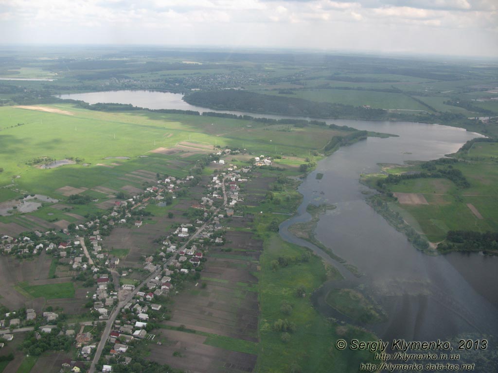 Фото с борта самолёта. В небе над пгт. Макаров (Киевская область).