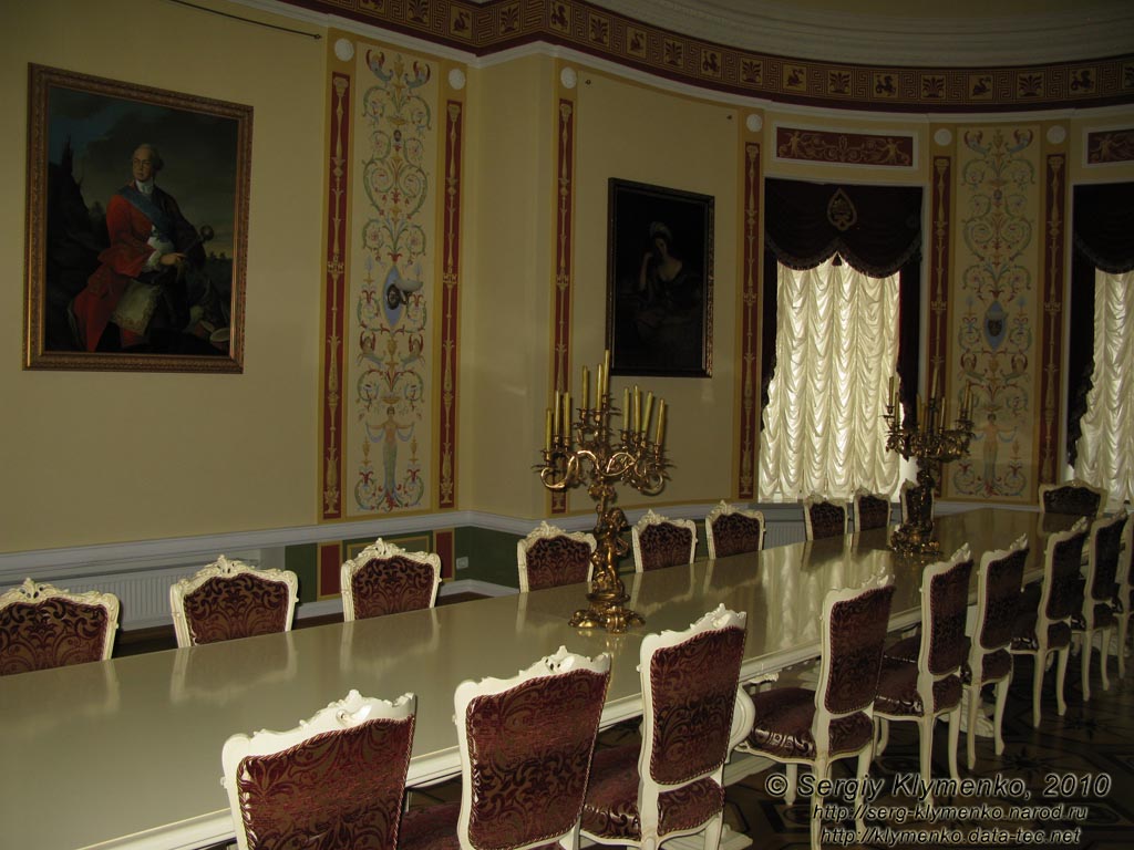 Черниговщина. Батурин. Фото. Дворец Кирилла Разумовского. Второй этаж. Античный зал.