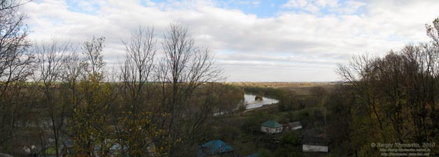 Батурин. Фото. Панорама реки Сейм и окружающей местности, вид с обзорной площадки возле Памятного Креста.