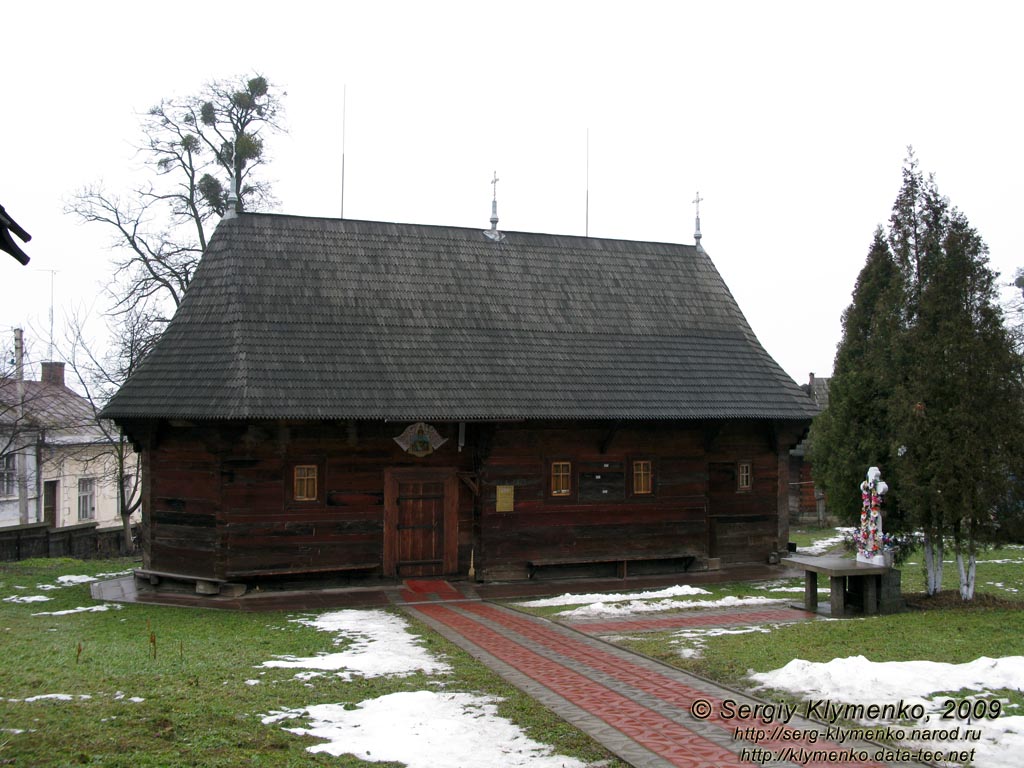 Черновцы. Деревянная церковь Святого Николая (ул. Петра Сагайдачного, 89).