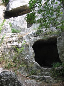 Крым. Мангуп-Кале. Балка Табана-дере (Балка Кожевников), Северный пещерный монастырь.