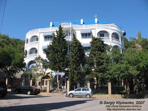 Крым. Алупка. Частный отель «Серсиаль», общий вид здания.