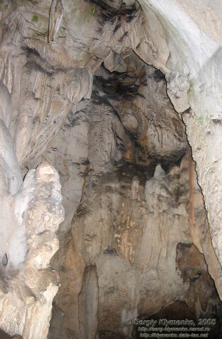 Крым. Пещера «Эмине-Баир-Хосар». Внутри пещеры.