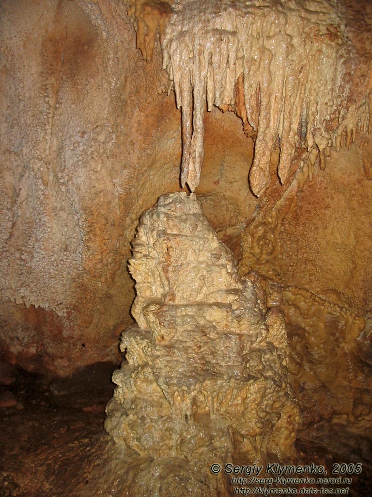 Крым. Пещера «Эмине-Баир-Хосар». Внутри пещеры.