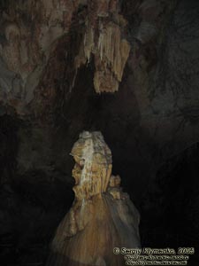 Пещера «Эмине-Баир-Хосар». «Окаменевший спелеолог» в зале «Хозяйки».